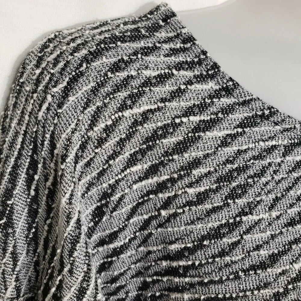 Chico's Womens Top Size 1 Medium 8 Black Gray Textured 3/4 Sleeve Metallic Round